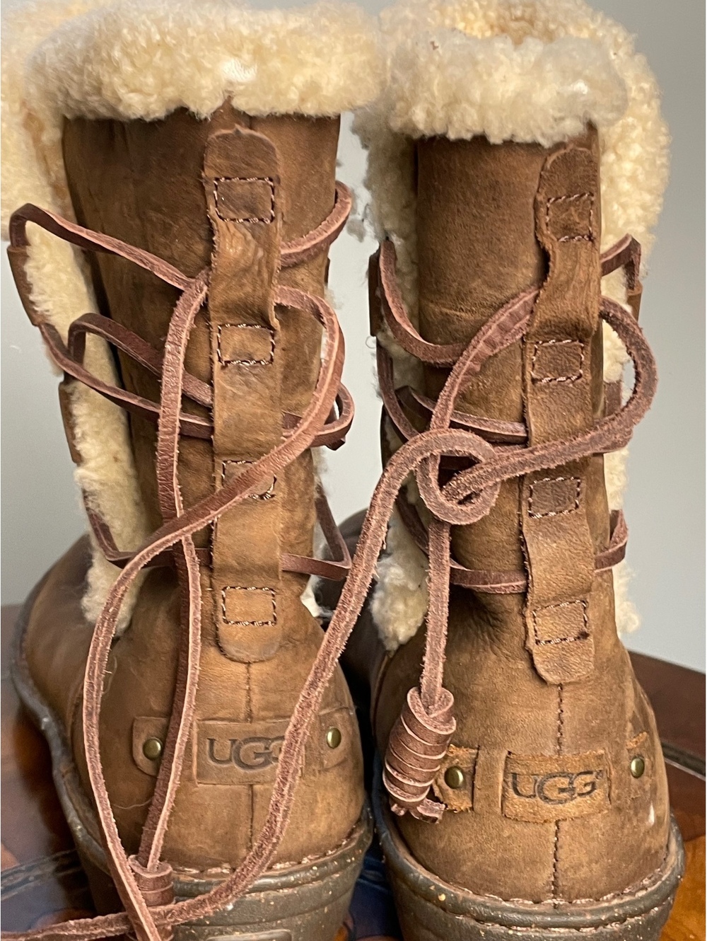 UGG Akadia Leather Shearling Winter Boots Women’s Size 9 Brown Buckle Mid-Calf - Picture 2 of 4